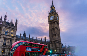 Discovering the United Kingdom: A Tapestry of History, Culture, and Football!