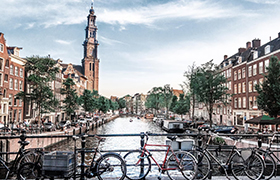 استكشاف سحر أمستردام: التاريخ والثقافة والرياضة 